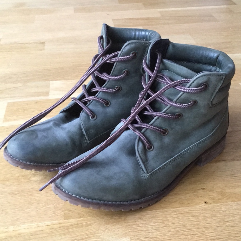 Steve Madden green lace-up ankle boots